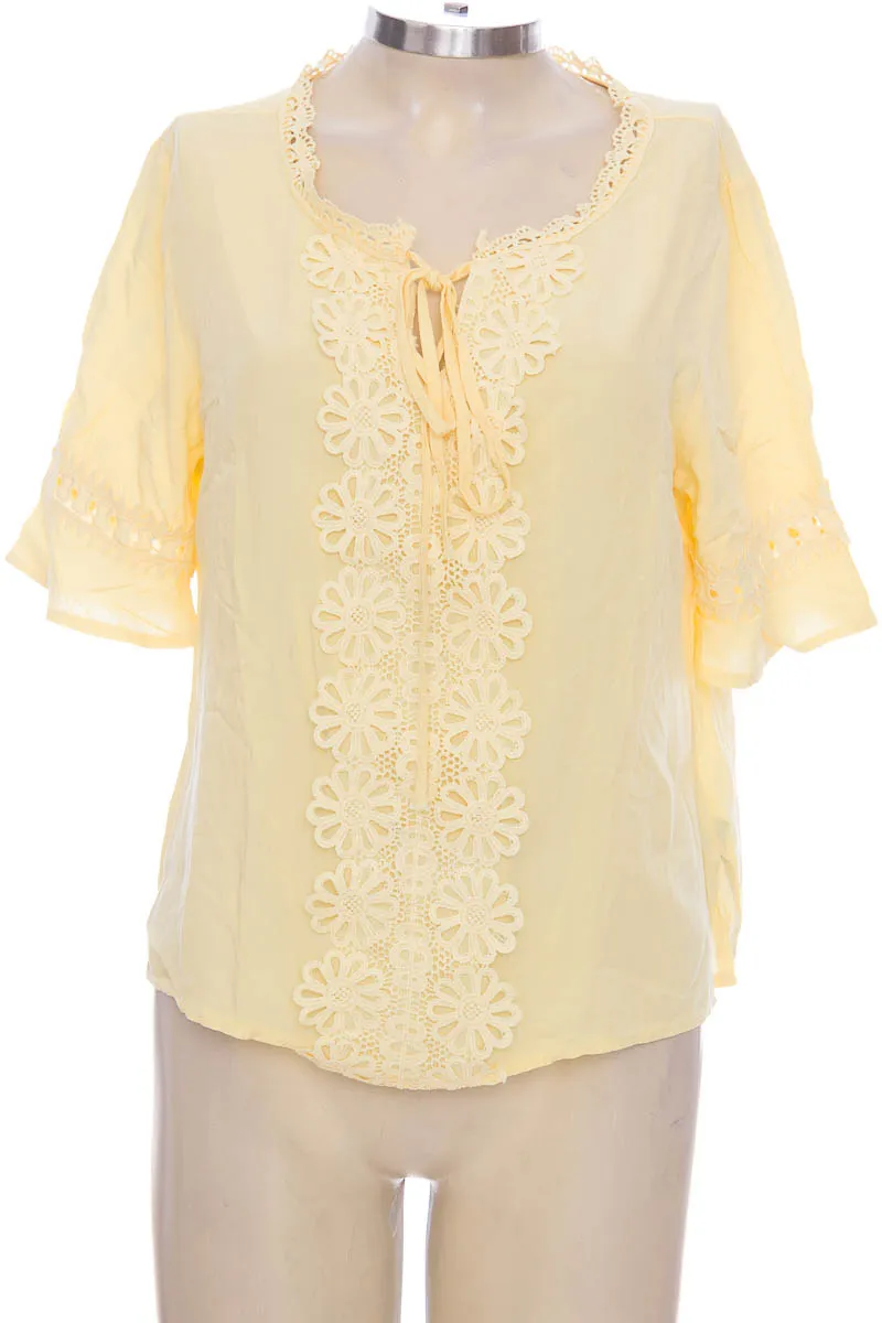 BLUSA COLOR AMARILLO  CLOSEANDO