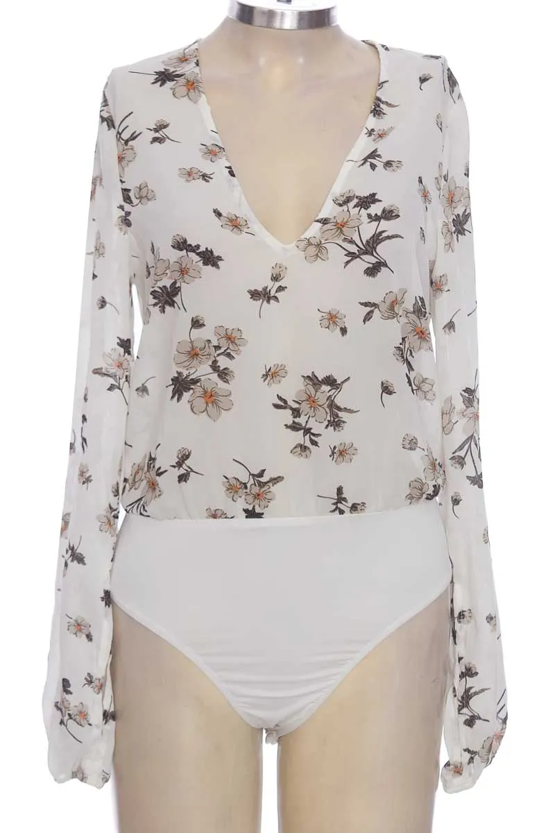 BLUSA COLOR BLANCO  CLOSEANDO