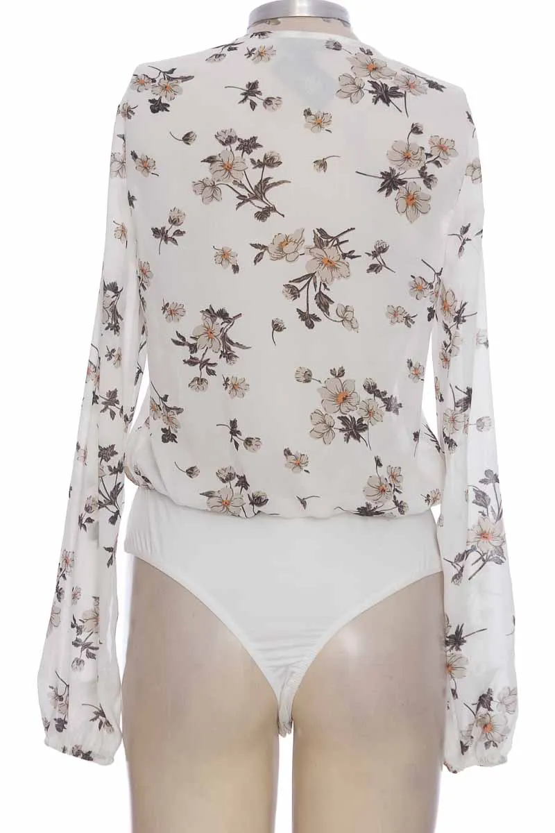 BLUSA COLOR BLANCO  CLOSEANDO