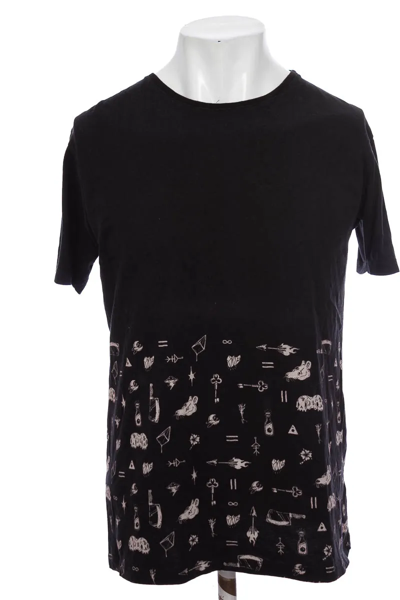 CAMISETA COLOR NEGRO  CLOSEANDO