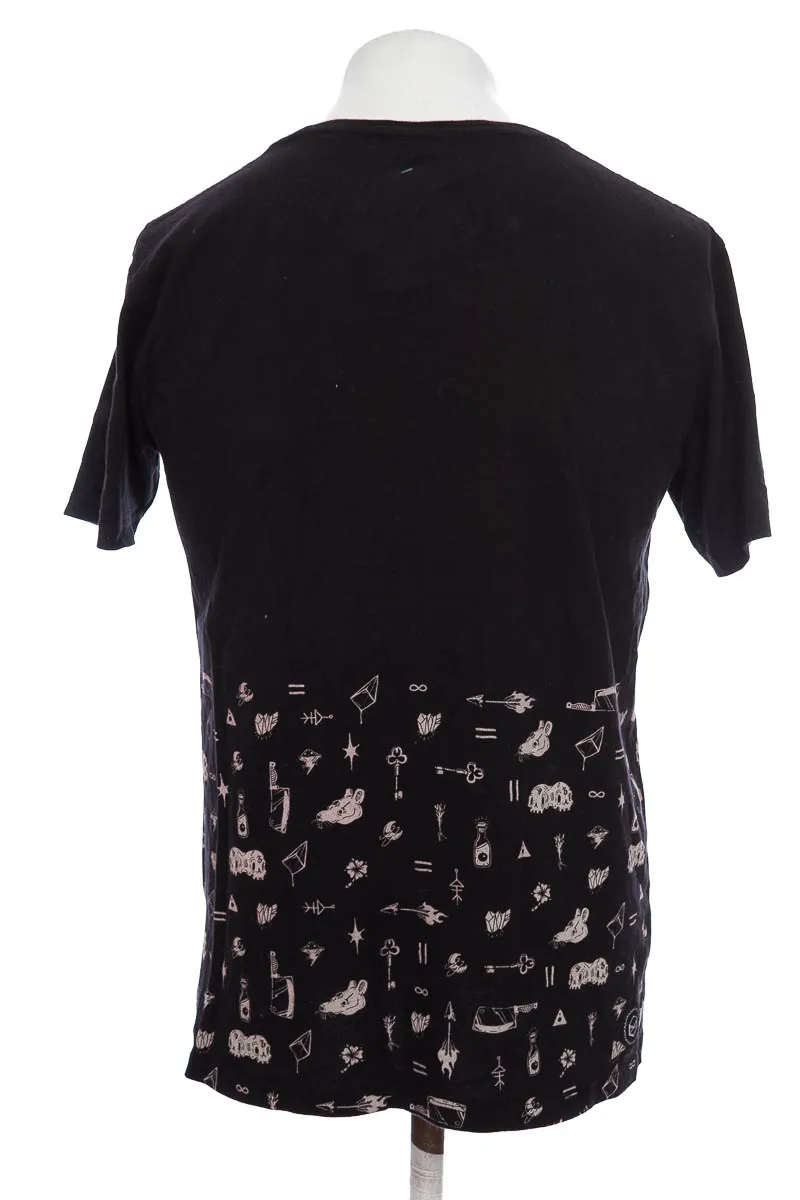 CAMISETA COLOR NEGRO  CLOSEANDO