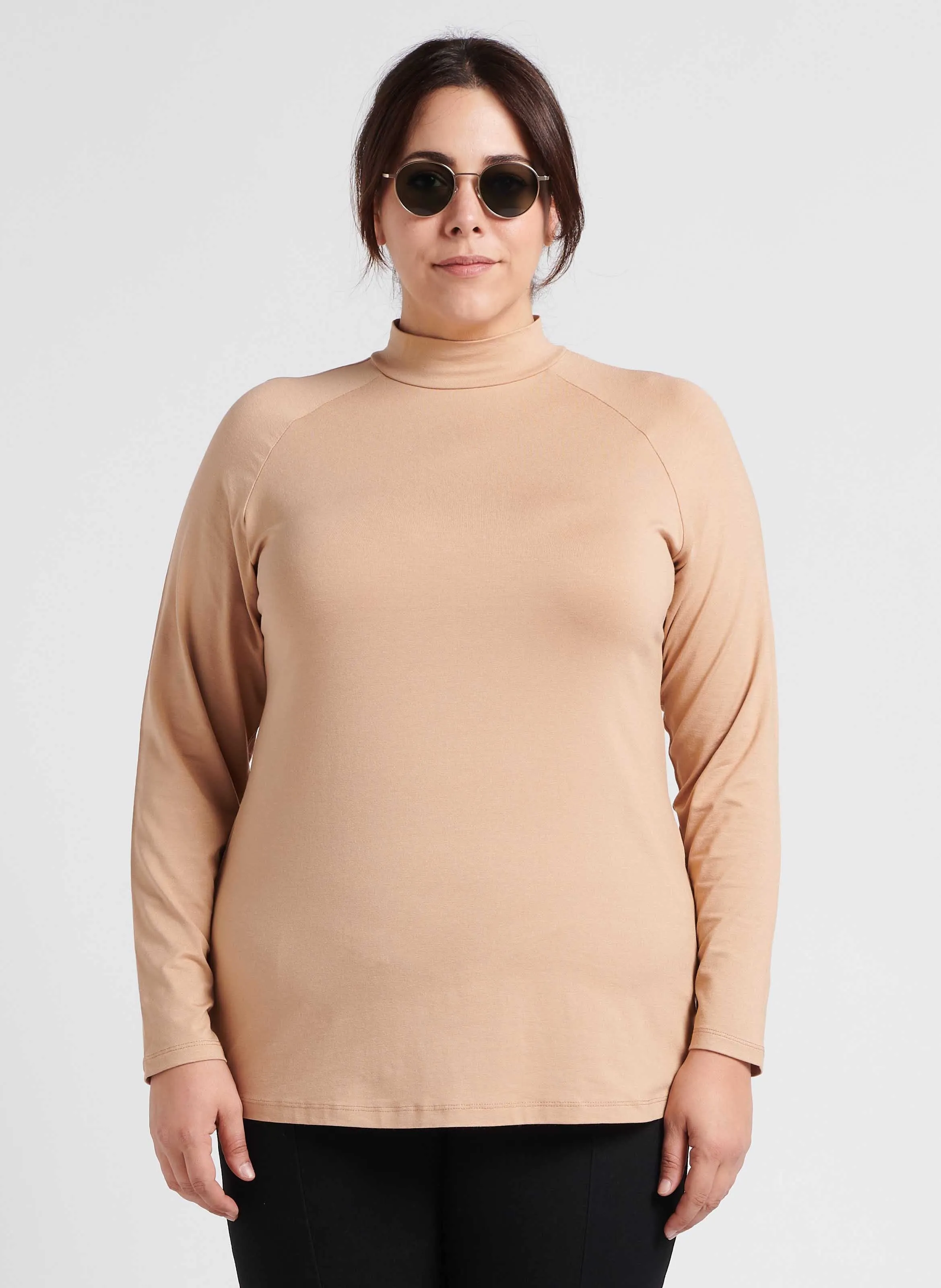 Camiseta cuello alto en beige