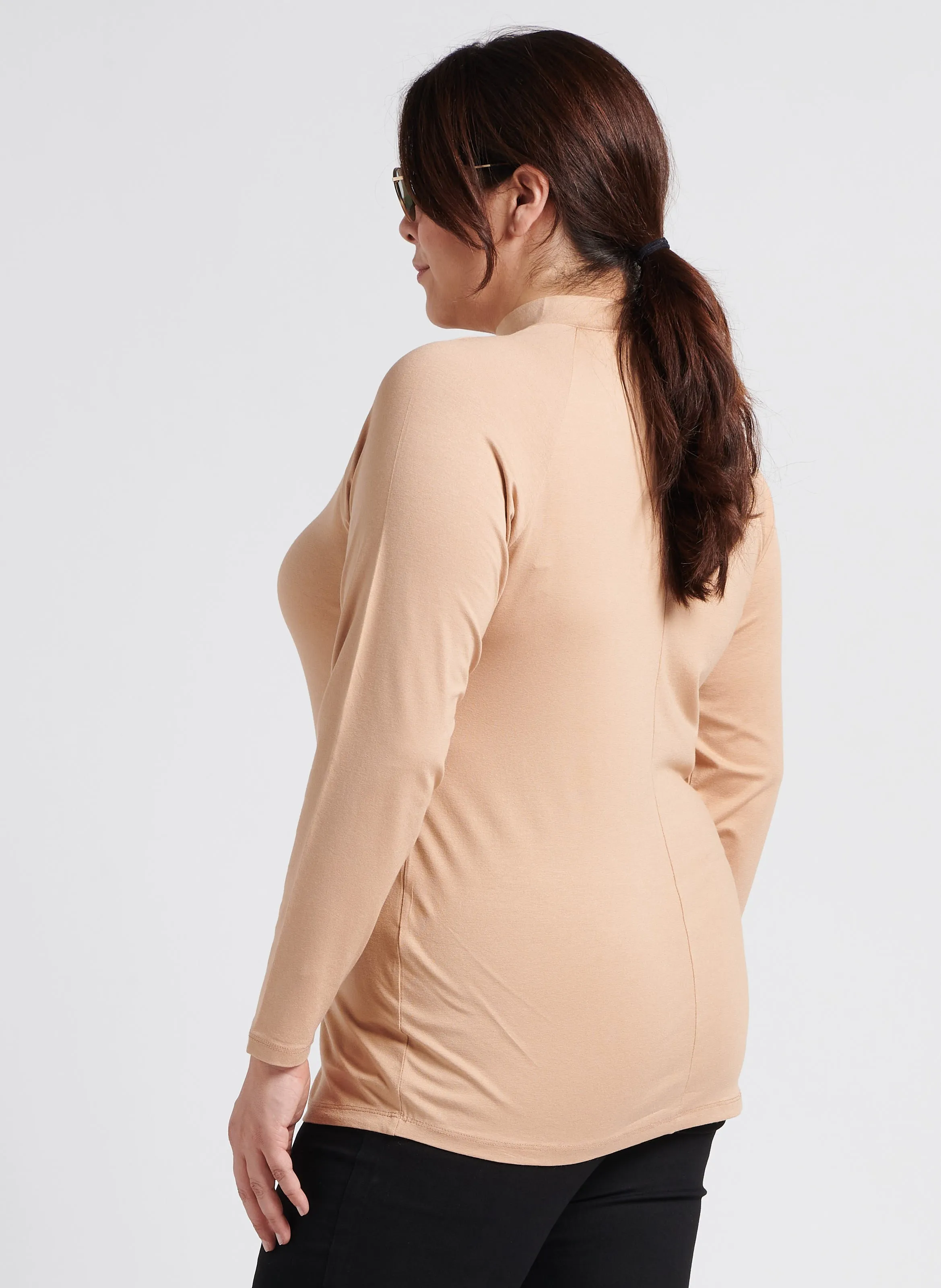 Camiseta cuello alto en beige