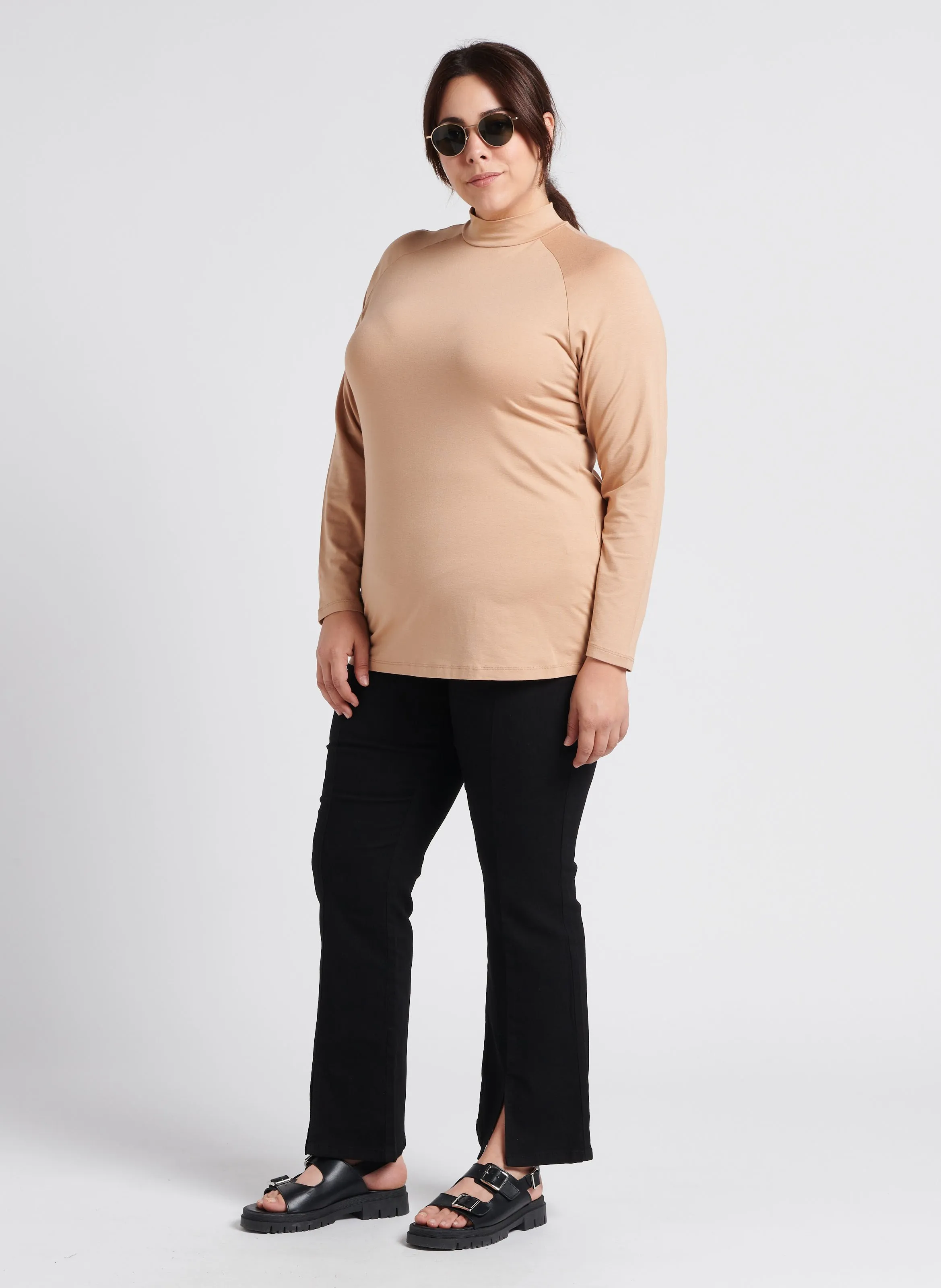 Camiseta cuello alto en beige