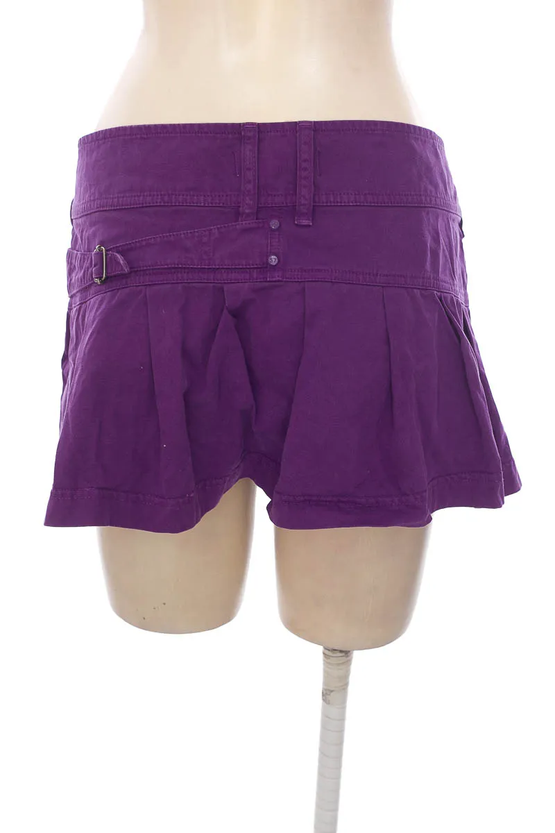FALDA COLOR MORADO  CHEVIGNON