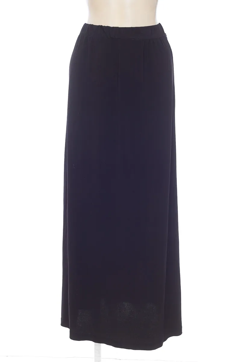FALDA COLOR NEGRO  CLOSEANDO