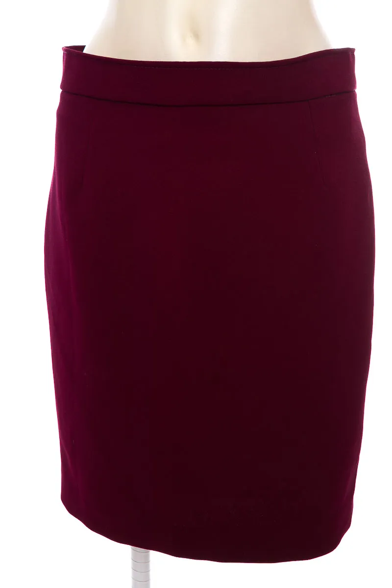FALDA COLOR VINOTINTO  CLOSEANDO