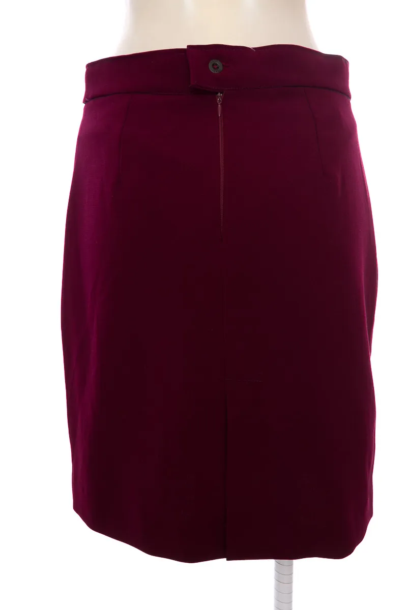 FALDA COLOR VINOTINTO  CLOSEANDO