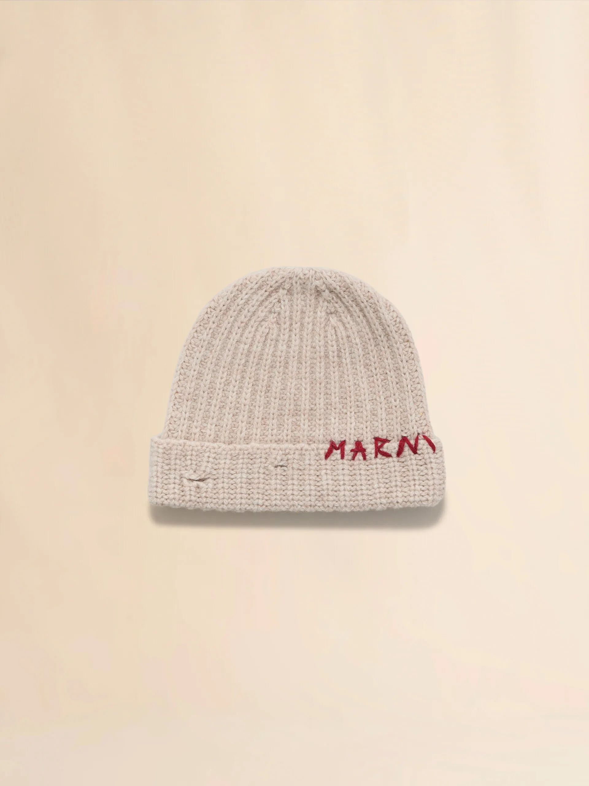 Gorro color avena de lana Shetland con bordado Marni Mending