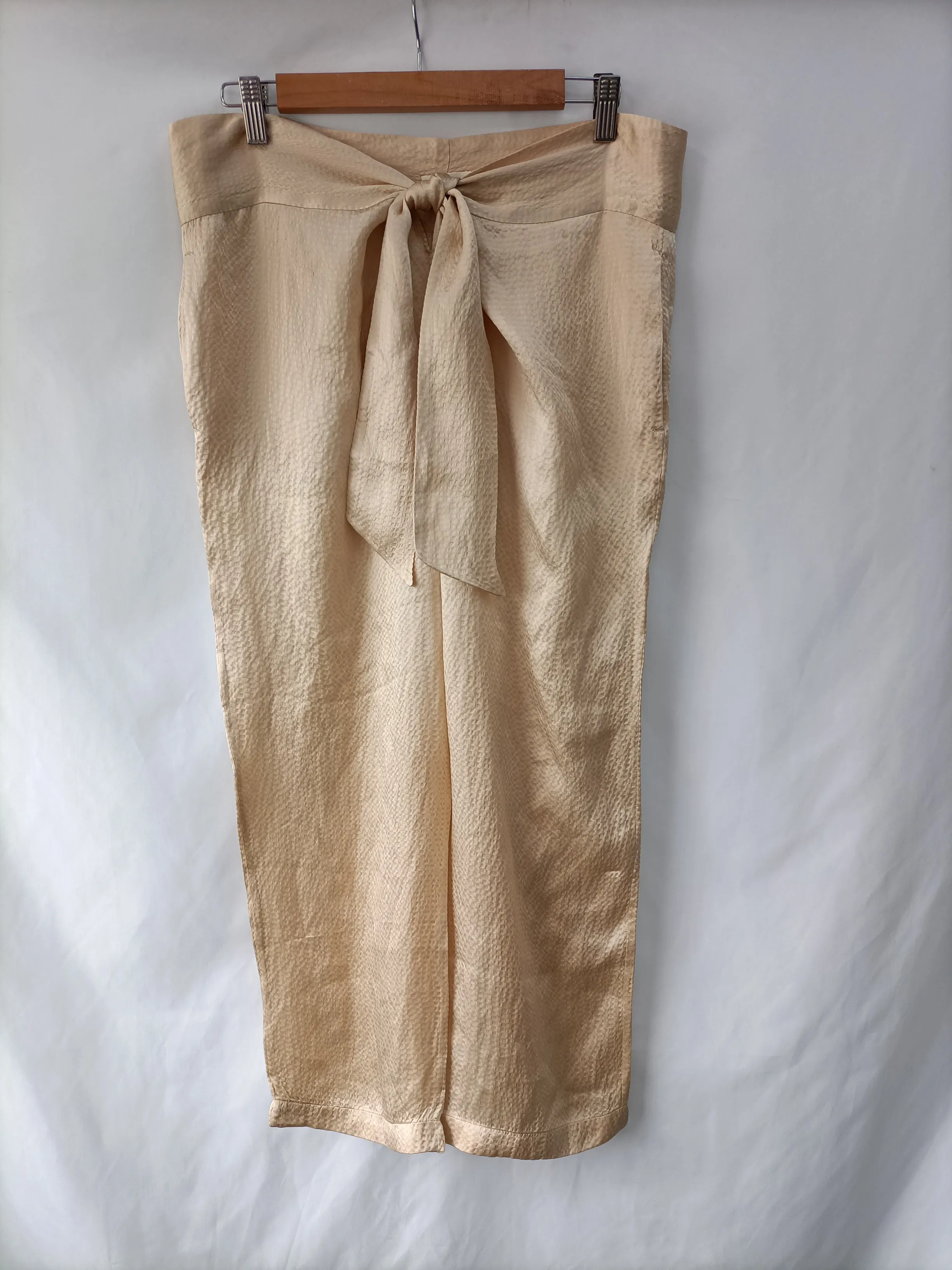 MASSCOB. Pantalón Fluido dorados T.34