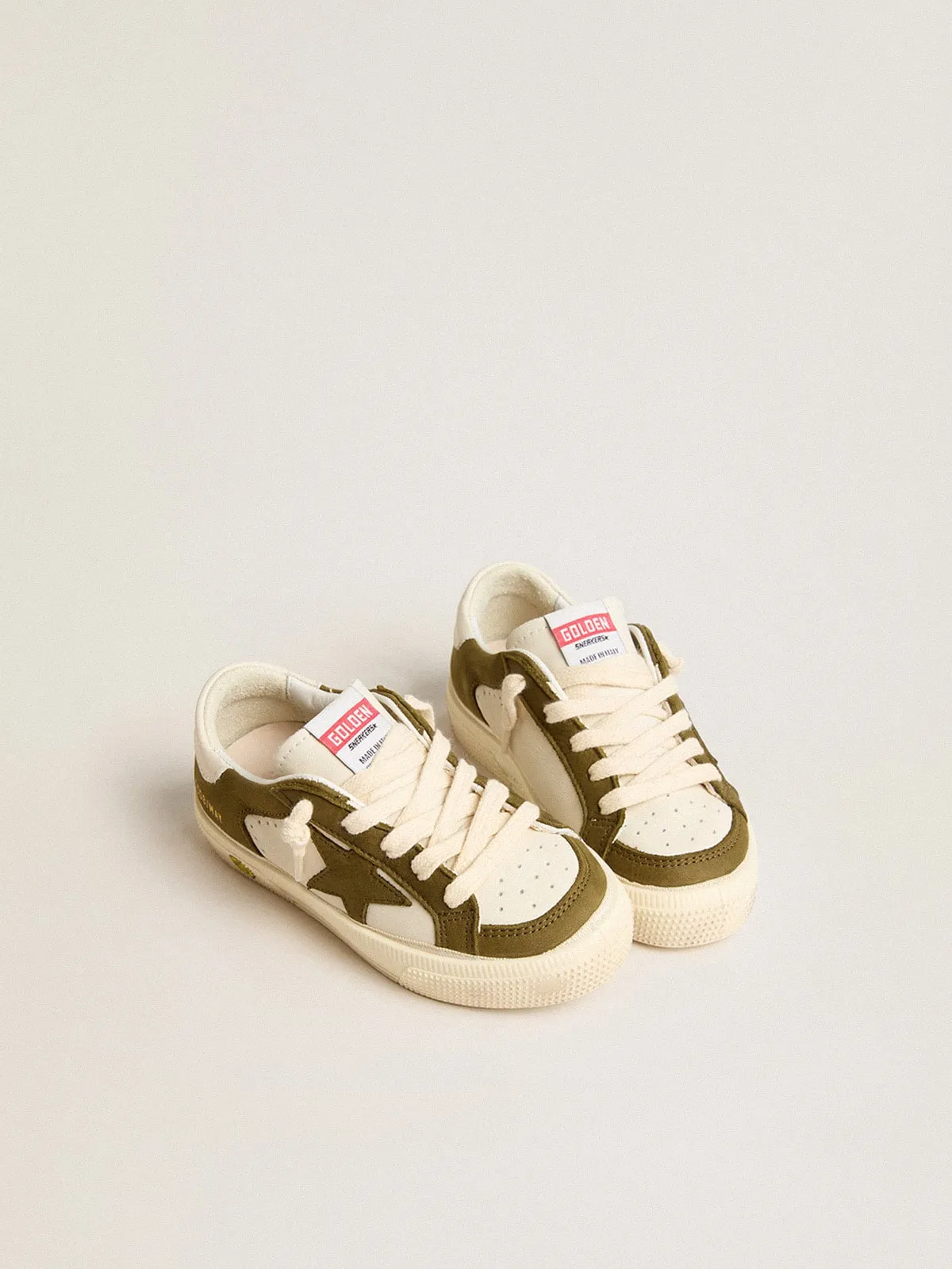 May Junior de piel blanca y verde militar 
