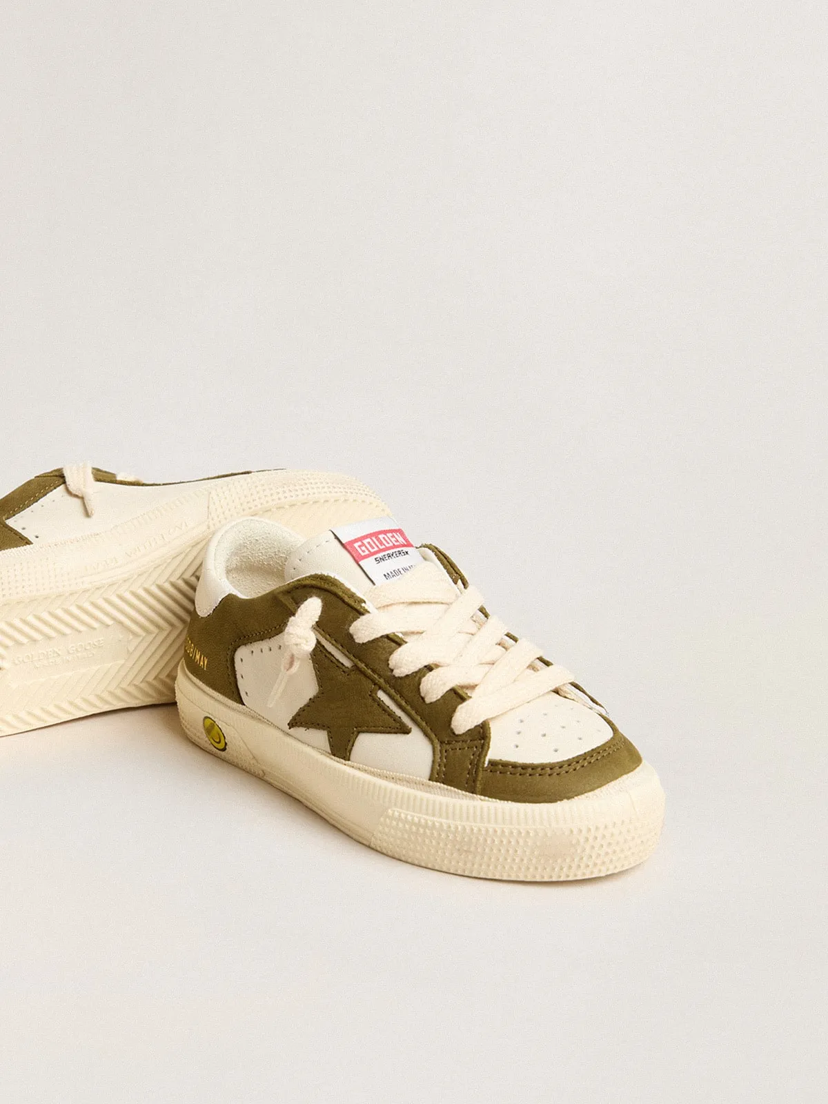 May Junior de piel blanca y verde militar 