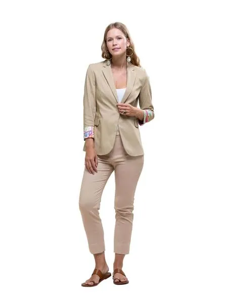 Pantalones de alta calidad y estilo versátil de la marca HONGO para mujer.