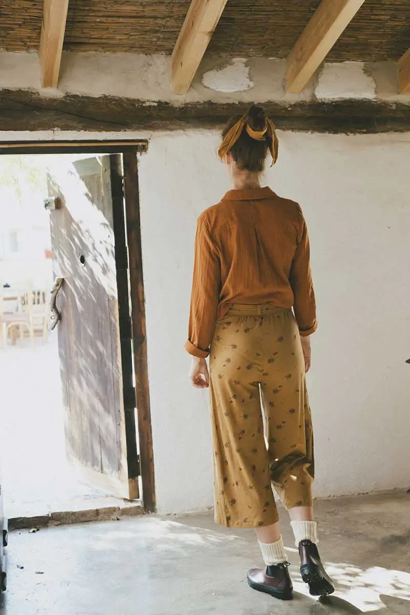Pantalón culotte ecológico mostaza con flores de cardo