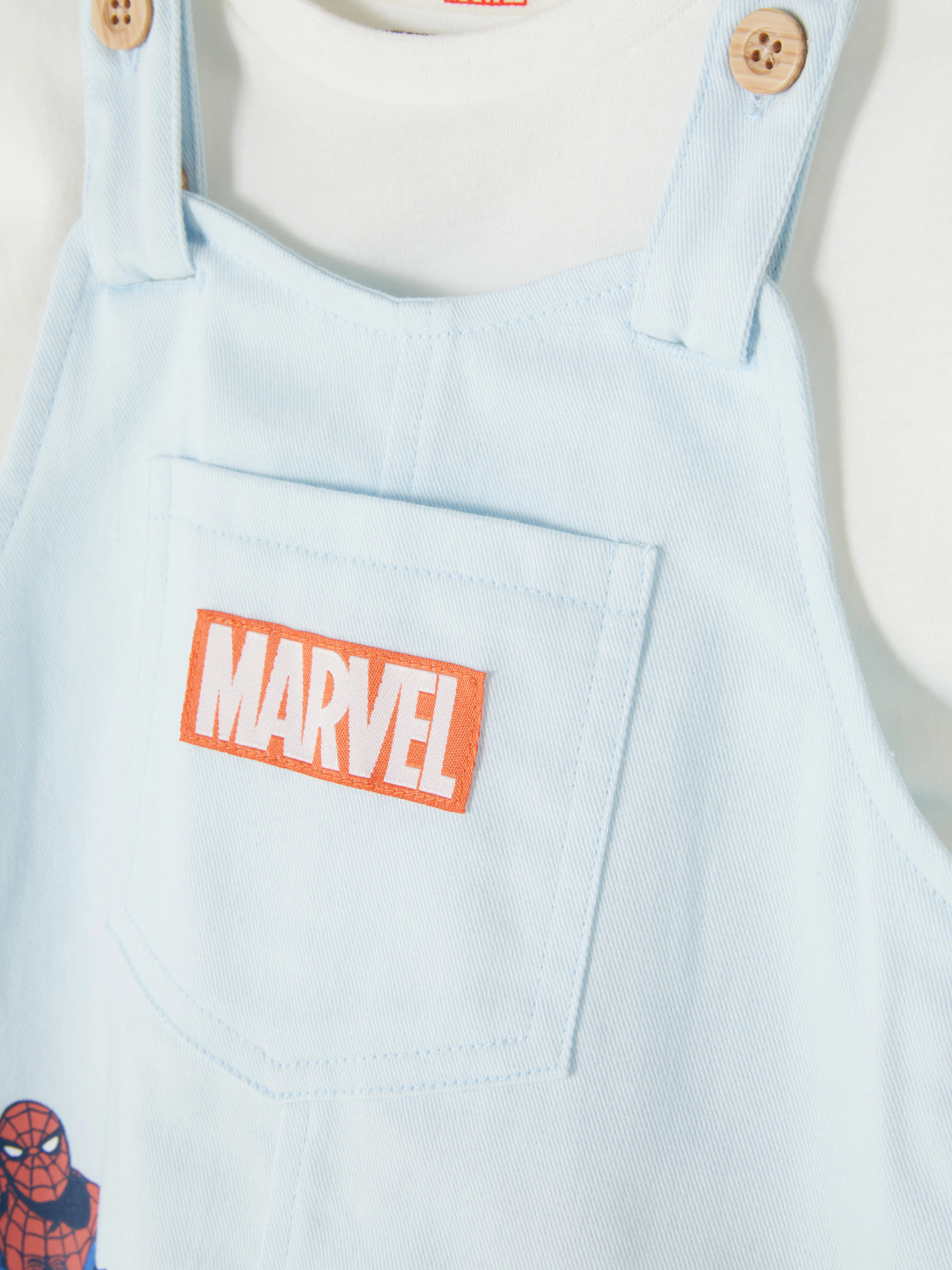 Set de camiseta y peto de Los Vengadores de Marvel