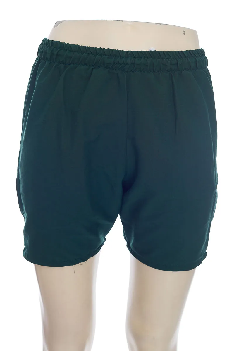 SHORT COLOR VERDE  CLOSEANDO