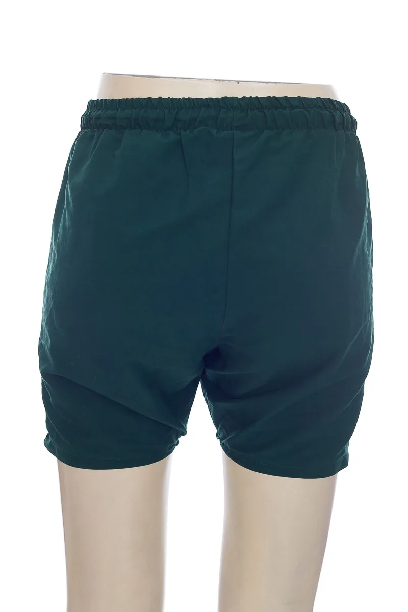 SHORT COLOR VERDE  CLOSEANDO