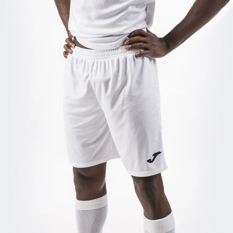 Short hombre Nobel blanco