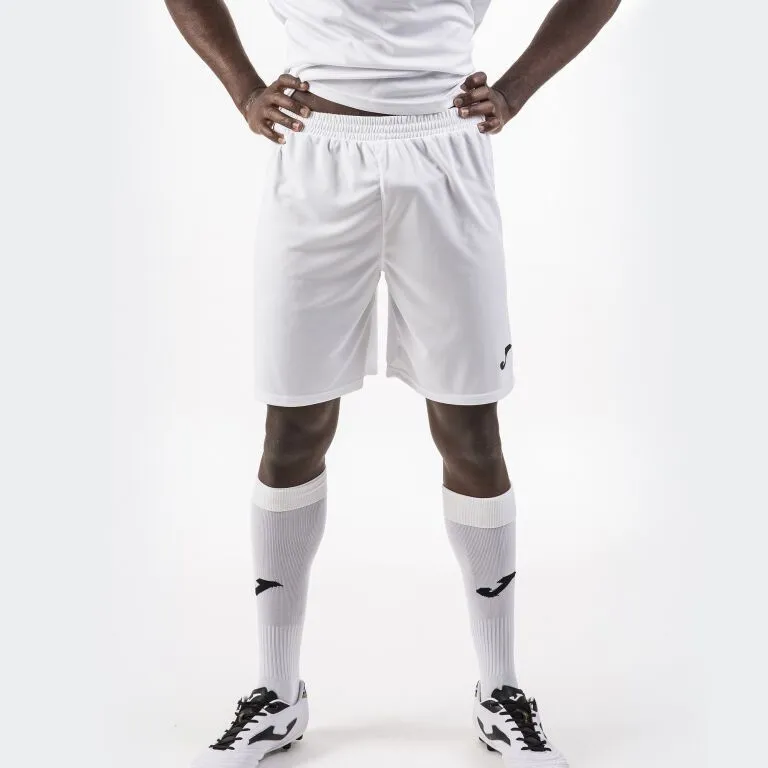 Short hombre Nobel blanco