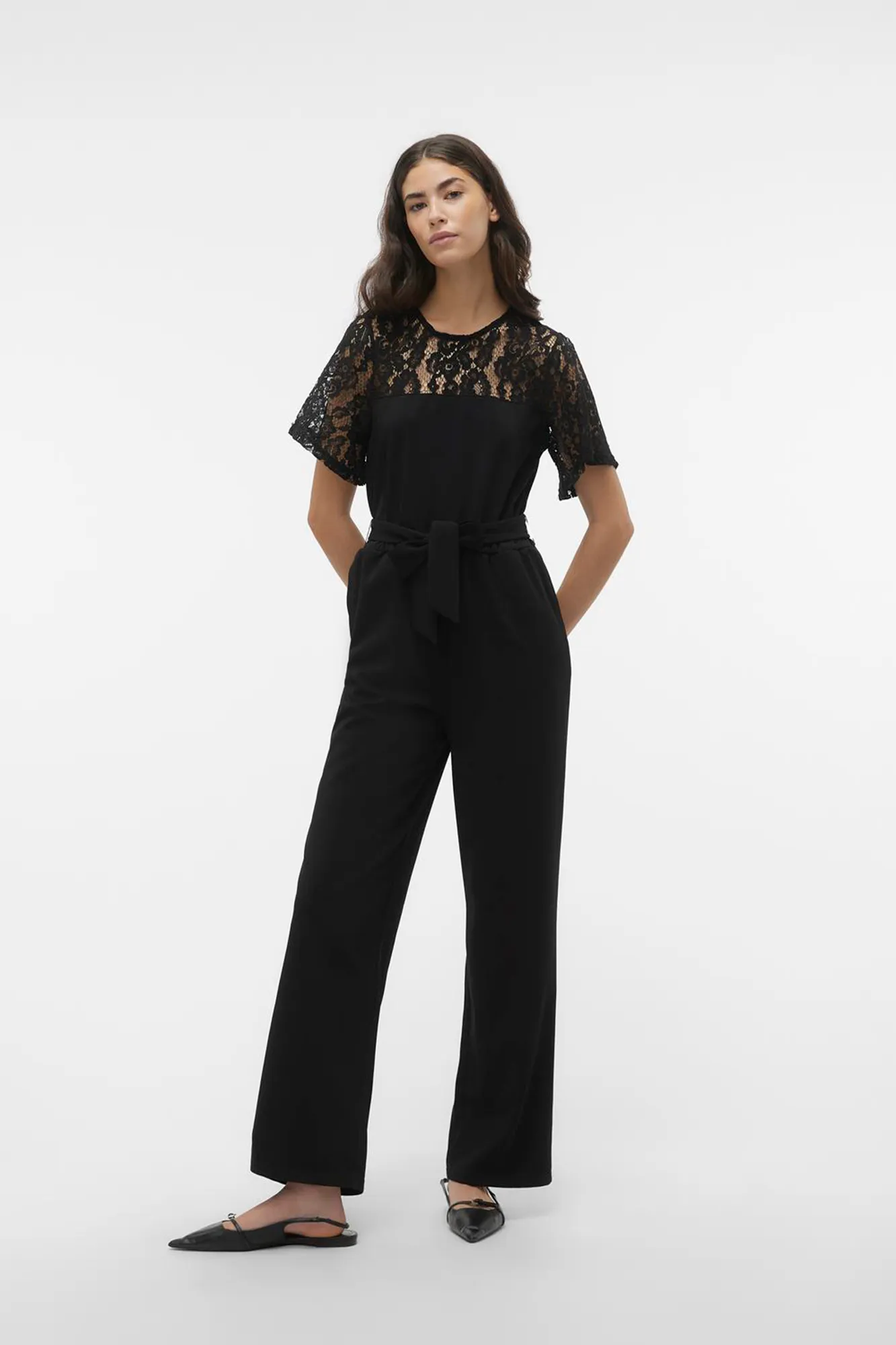 Vero Moda Mono largo detalles de encaje