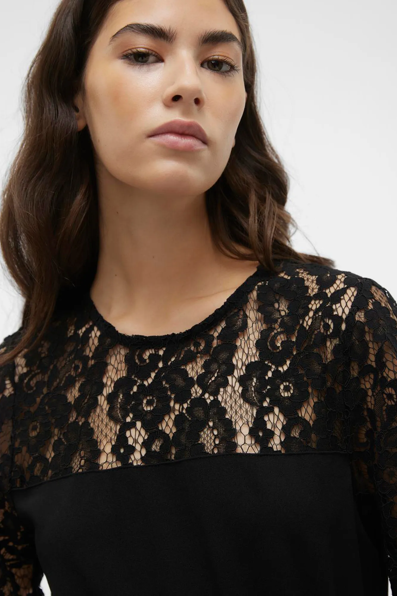 Vero Moda Mono largo detalles de encaje