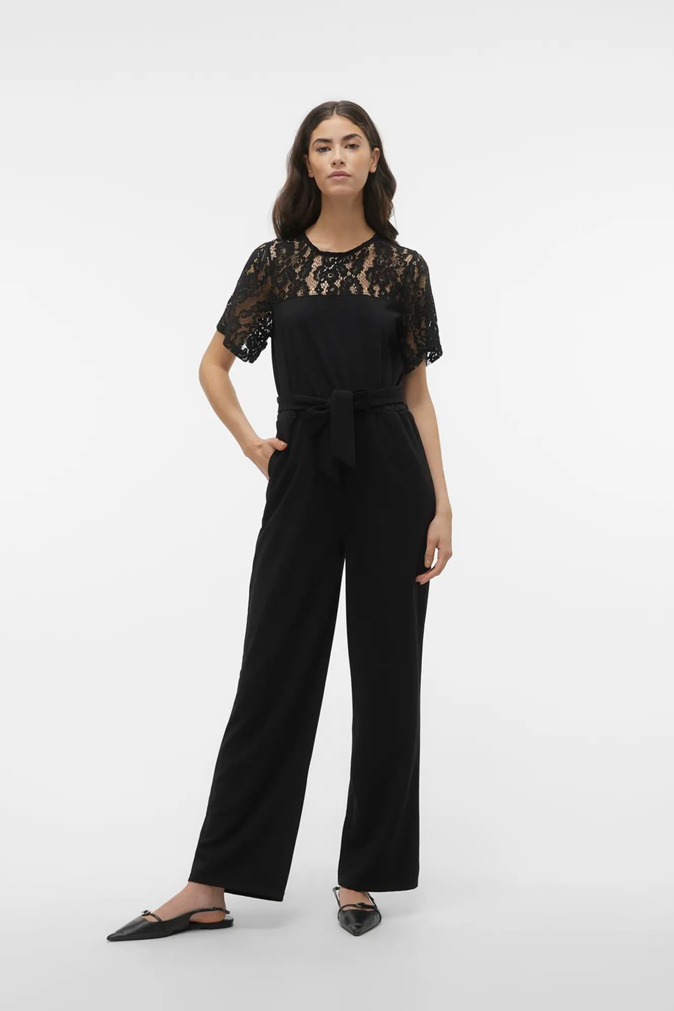 Vero Moda Mono largo detalles de encaje