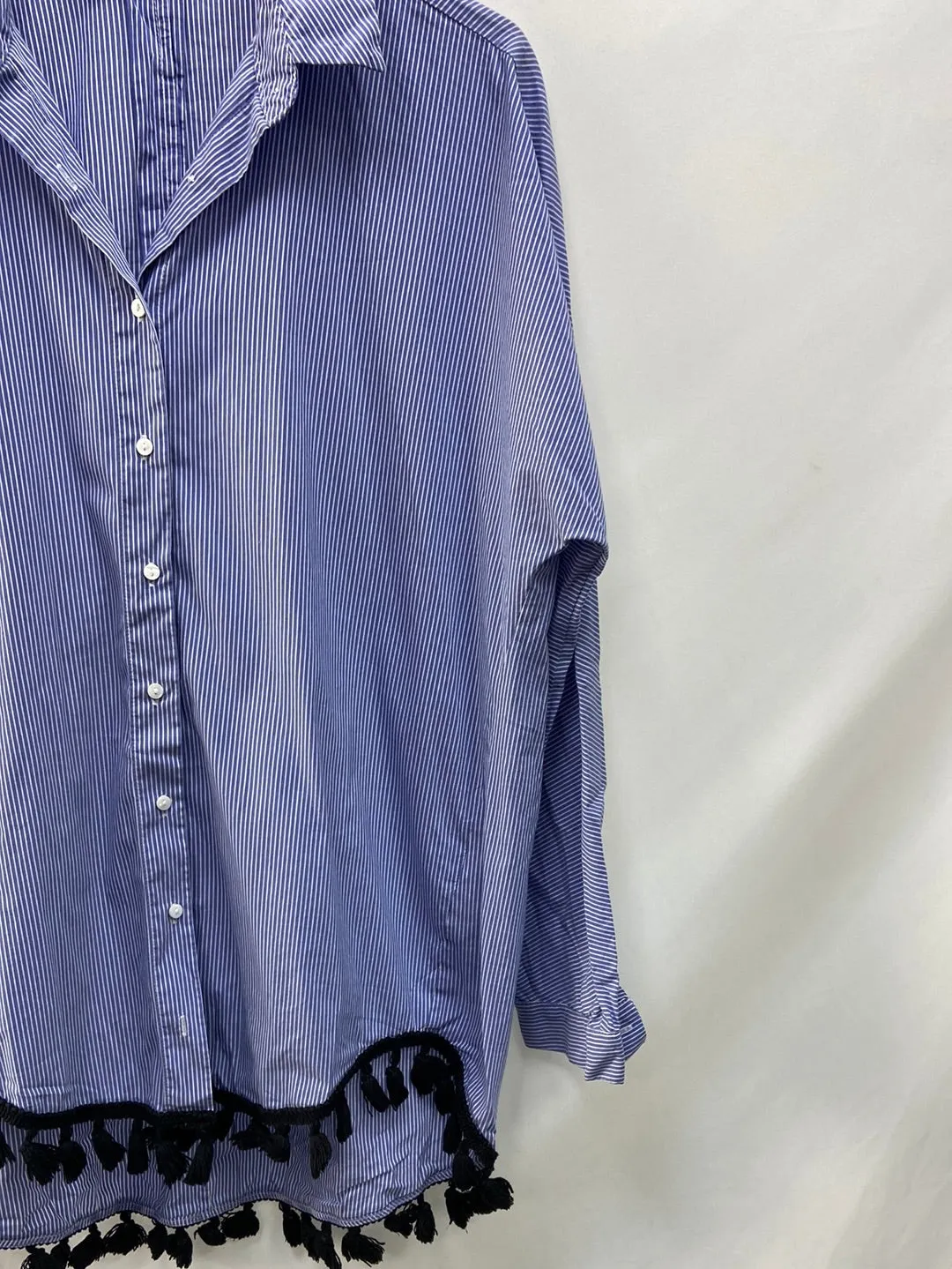 ZARA.Blusa azul flecos T.M